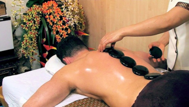 traditionele Hotstone massage-2 bij Chokdee Massage in Alkmaar
